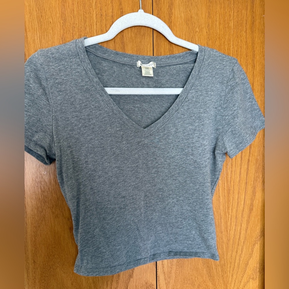 LIGHTLY USED: Classic Women's V-Neck Short Sleeve Tee - Gray